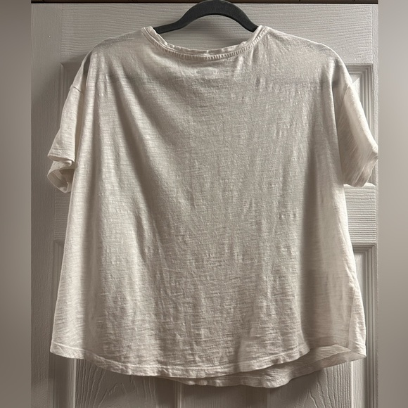white Old Navy easy tee, medium - Picture 3 of 6